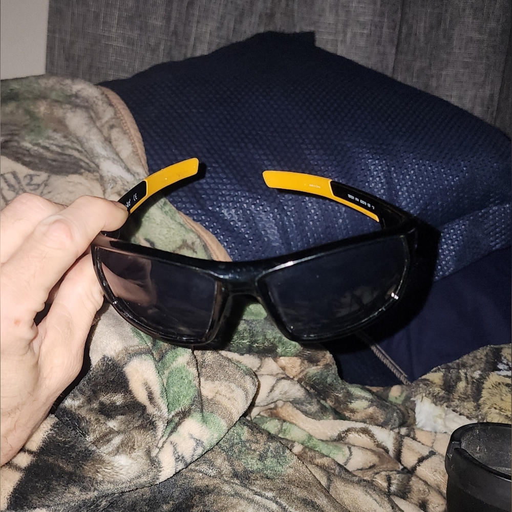 Timberland Mens Rectangle Shiny Black Plastic Sunglass, Smoke Lens